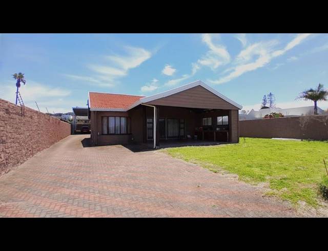 6 BEDROOM HOUSE FOR SALE IN SHELLY BEACH